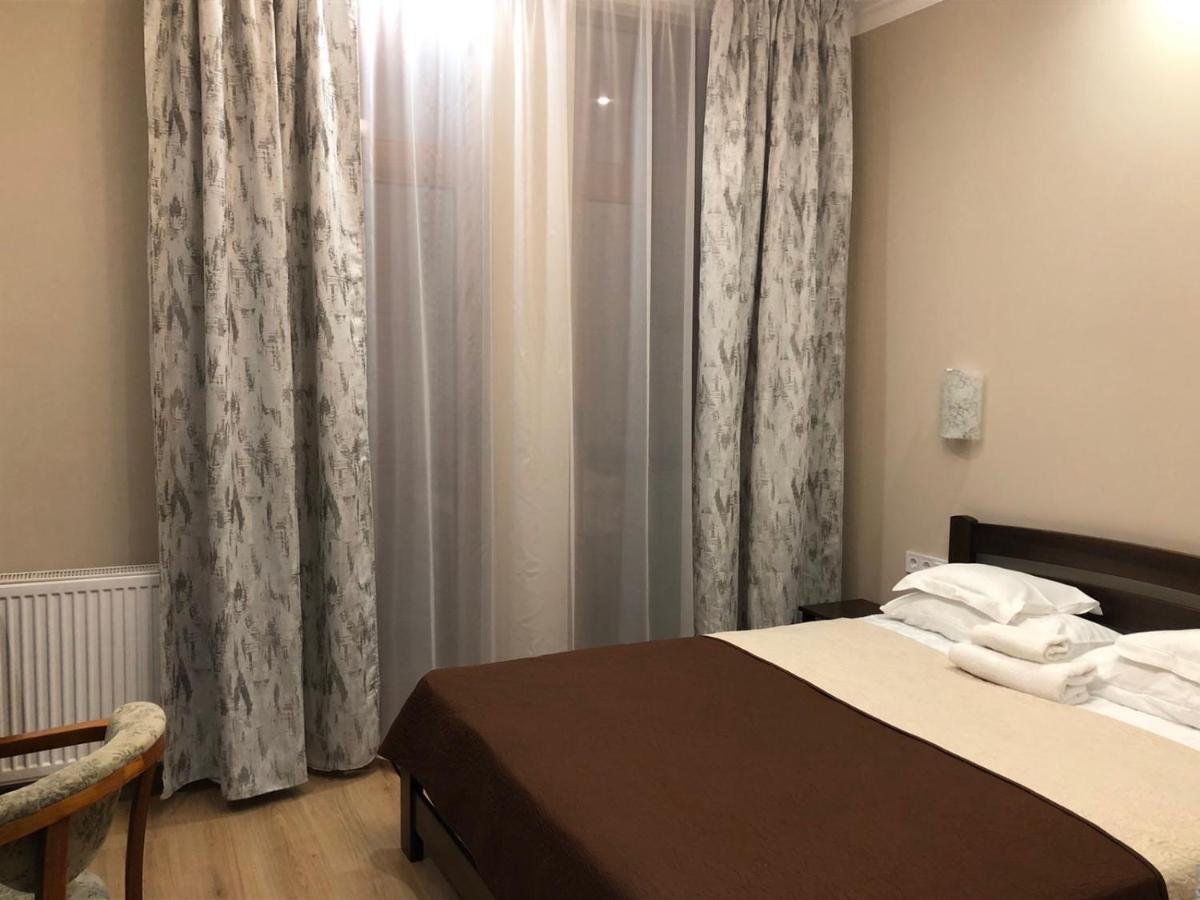 Atlant Hotel Užhorod Esterno foto