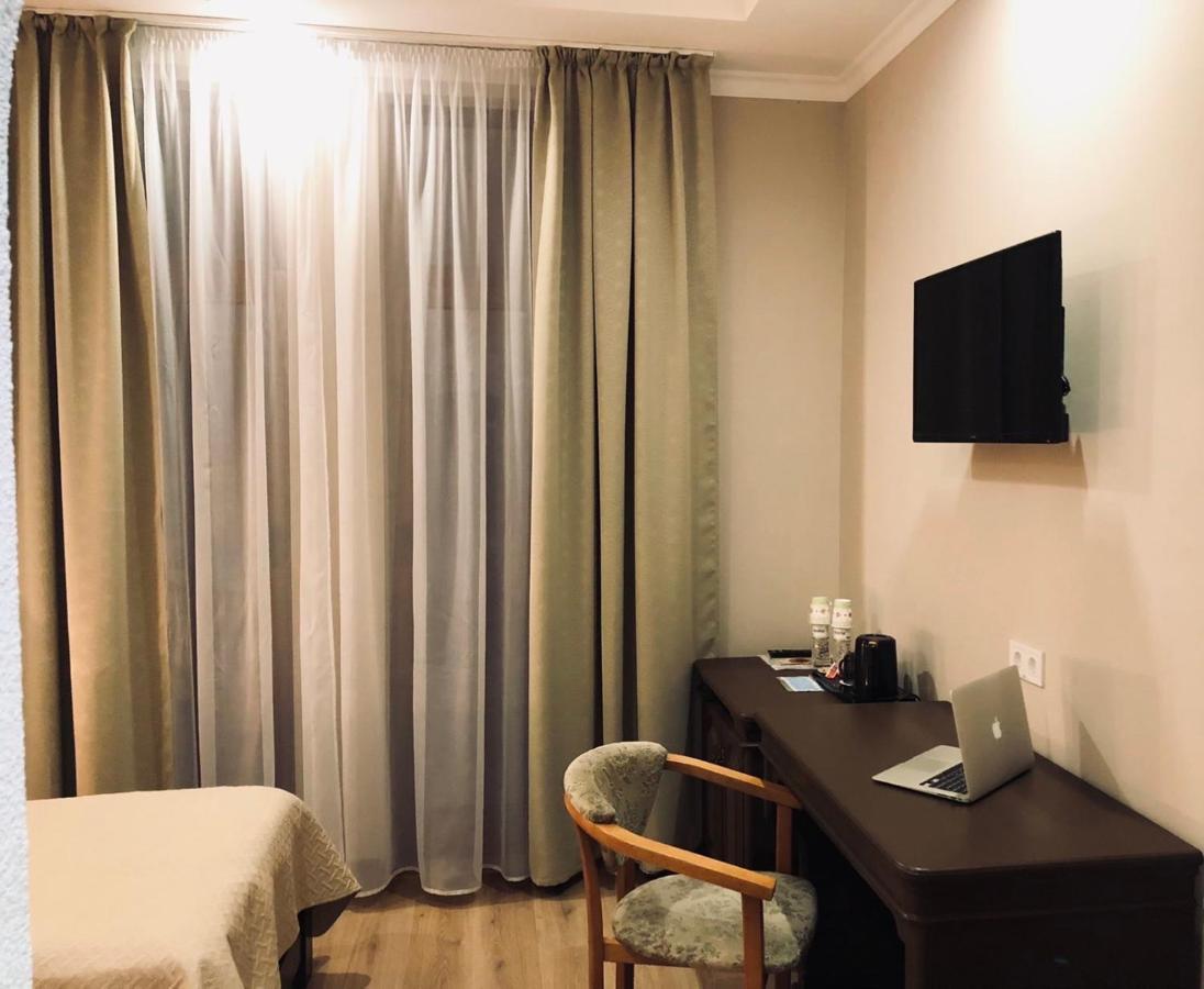 Atlant Hotel Užhorod Esterno foto