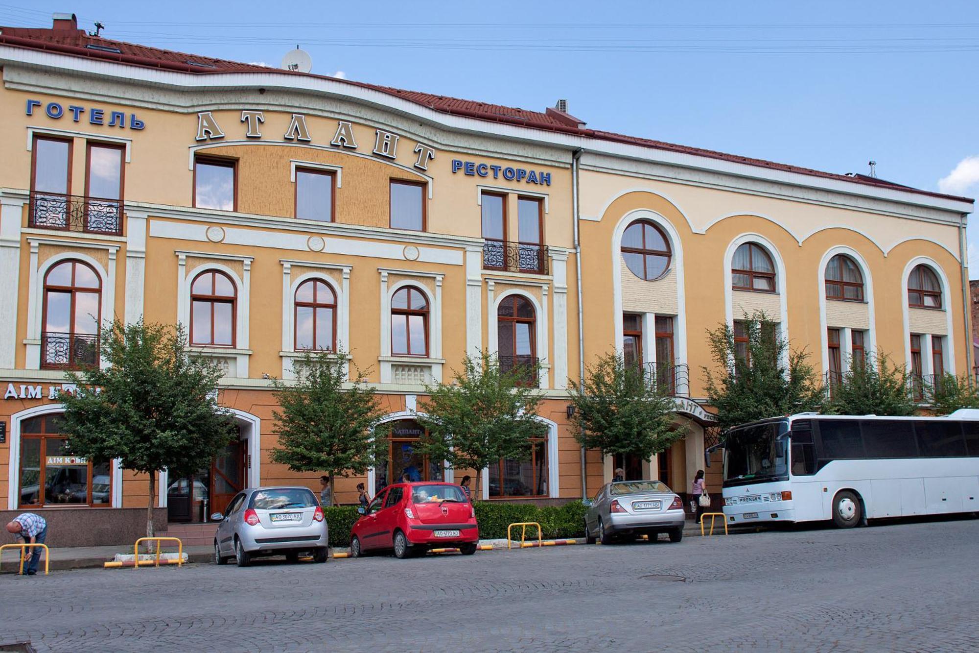 Atlant Hotel Užhorod Esterno foto
