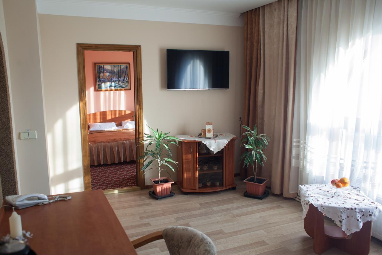 Atlant Hotel Užhorod Esterno foto