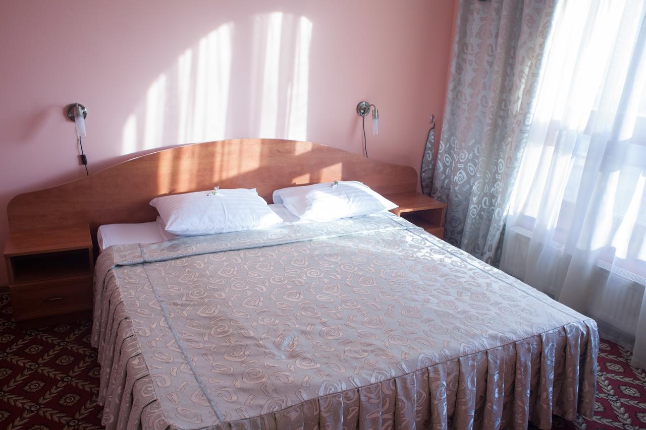 Atlant Hotel Užhorod Esterno foto