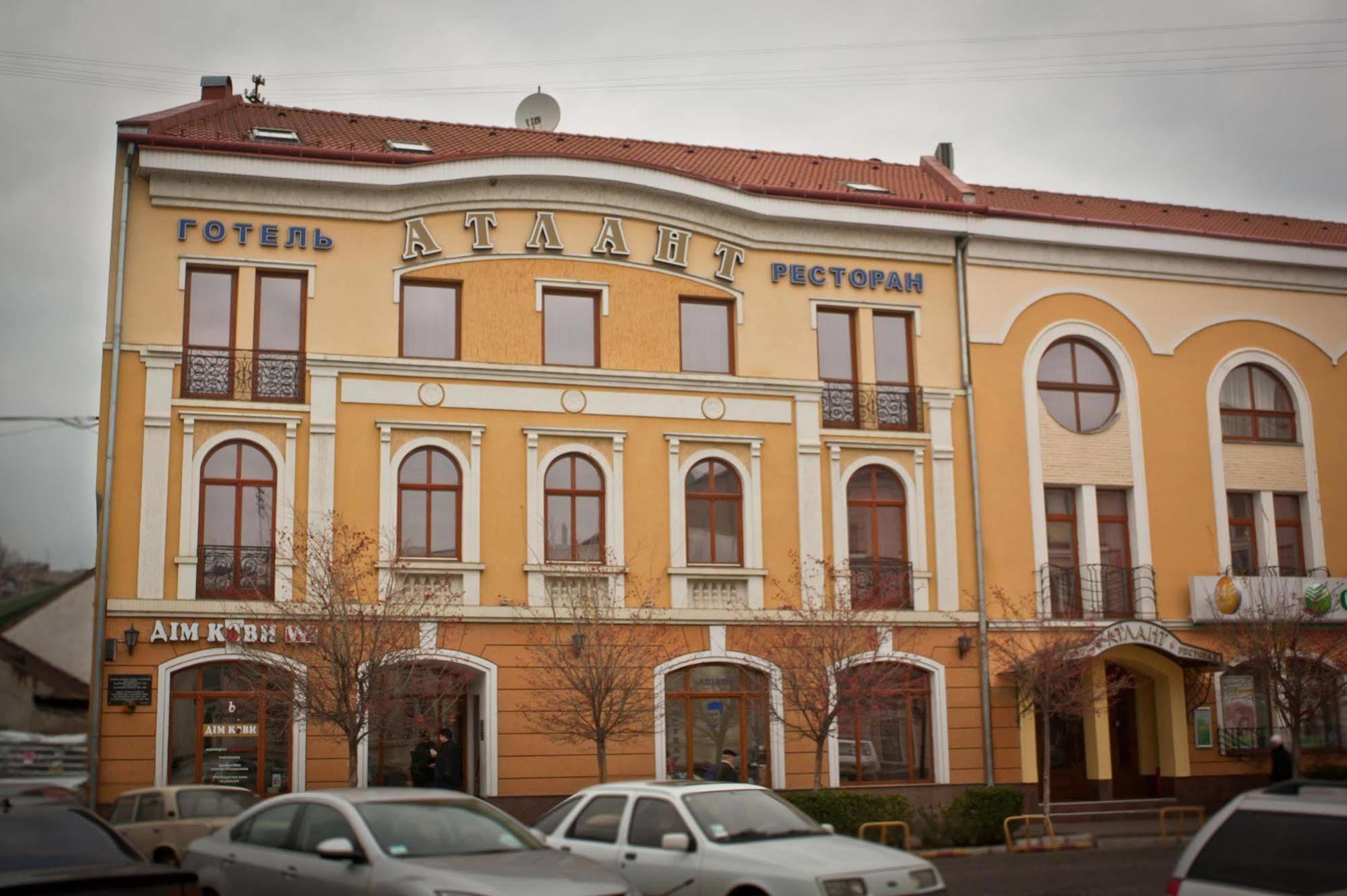 Atlant Hotel Užhorod Esterno foto