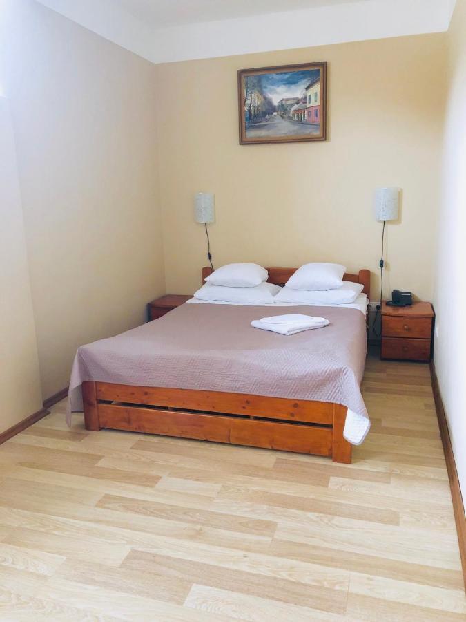 Atlant Hotel Užhorod Esterno foto