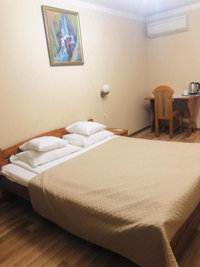 Atlant Hotel Užhorod Esterno foto