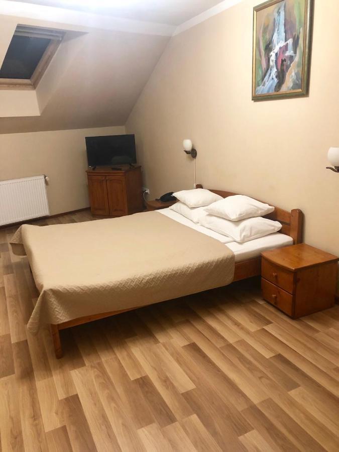 Atlant Hotel Užhorod Esterno foto